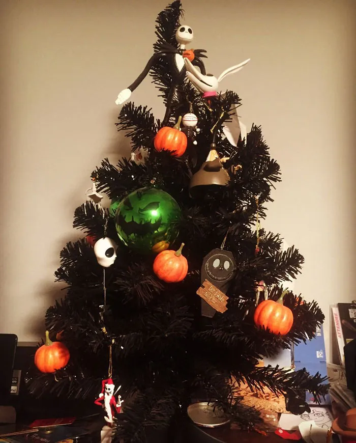 Halloween Christmas Trees Are A Thing Now (29 Pics)