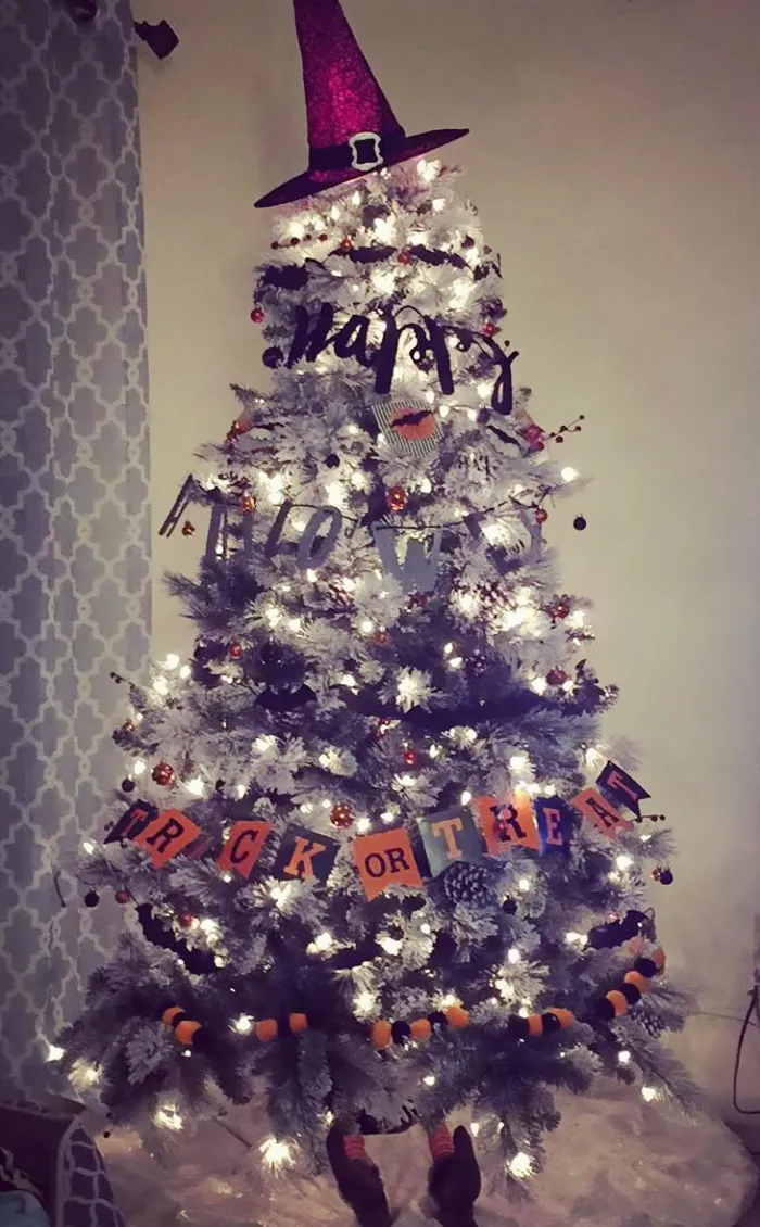 Halloween Christmas Trees Are A Thing Now (29 Pics)