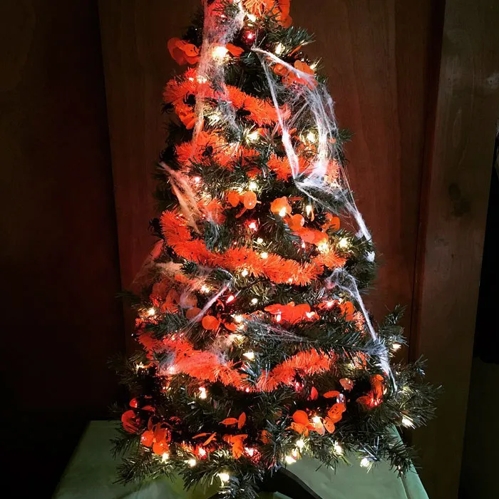 Halloween Christmas Trees Are A Thing Now (29 Pics)