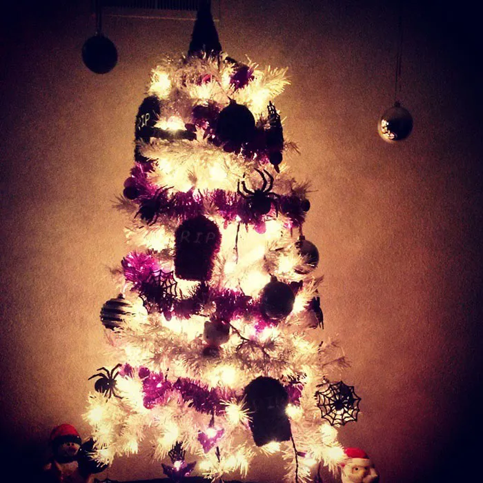 Halloween Christmas Trees Are A Thing Now (29 Pics)