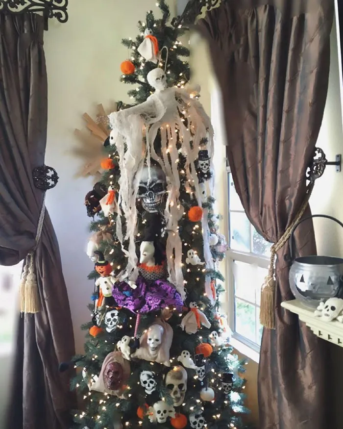 Halloween Christmas Trees Are A Thing Now (29 Pics)