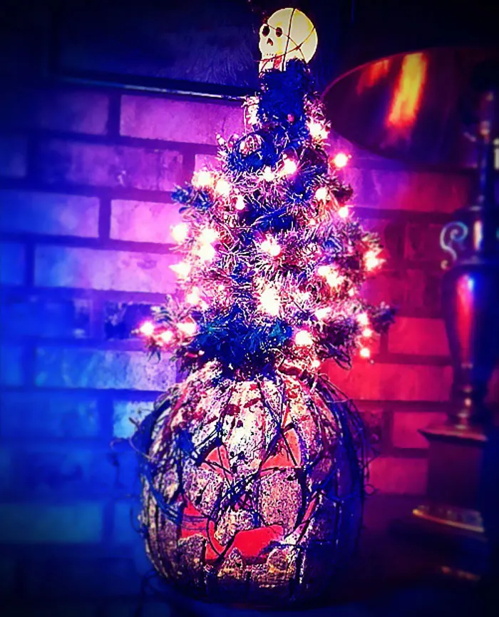 Halloween Christmas Trees Are A Thing Now (29 Pics)