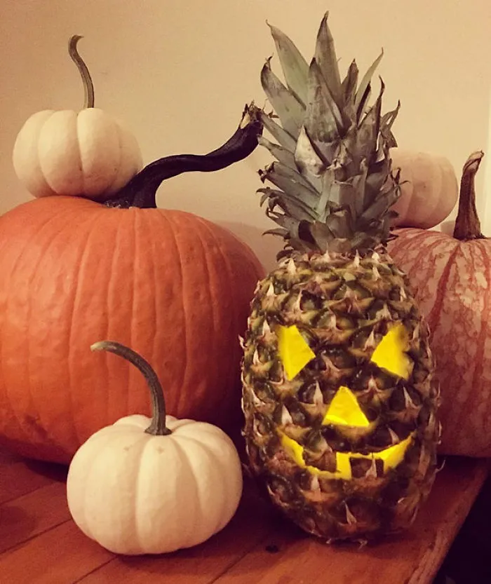 People Are Carving Pineapples For This Halloween, And They Look Pretty Awesome