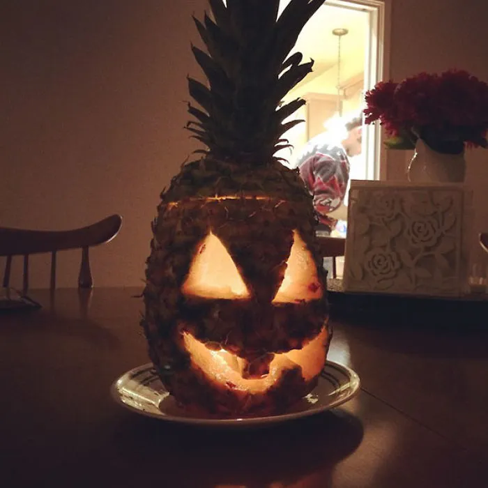 People Are Carving Pineapples For This Halloween, And They Look Pretty Awesome