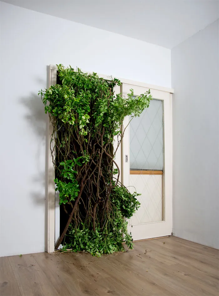 Pillars Of Home: I Balance Household Objects Into Floor-To-Ceiling Sculptures (Part 2)
