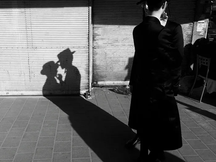 191 Perfectly Timed Street Photography Shots That Show Timing Is Everything