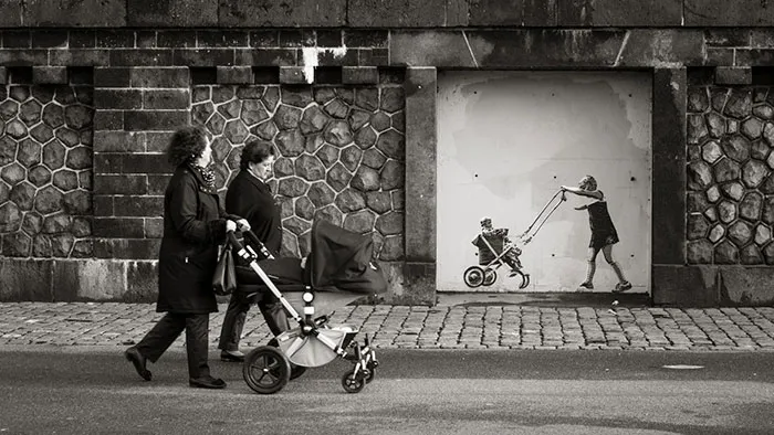 191 Perfectly Timed Street Photography Shots That Show Timing Is Everything