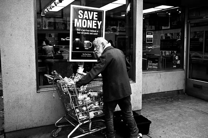 191 Perfectly Timed Street Photography Shots That Show Timing Is Everything