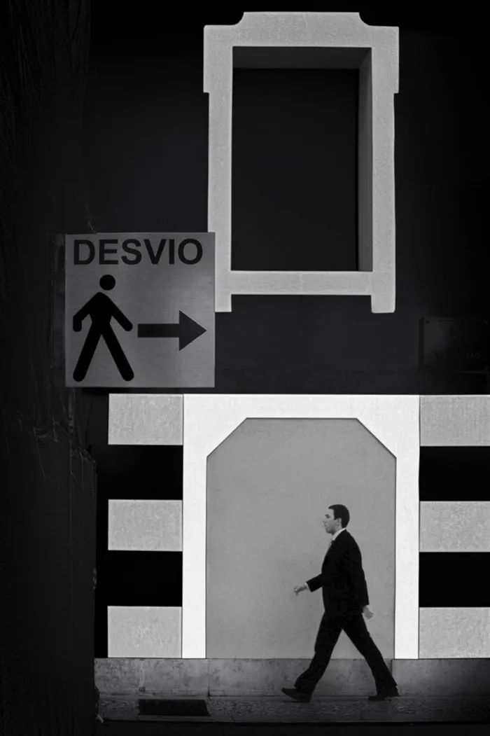 191 Perfectly Timed Street Photography Shots That Show Timing Is Everything