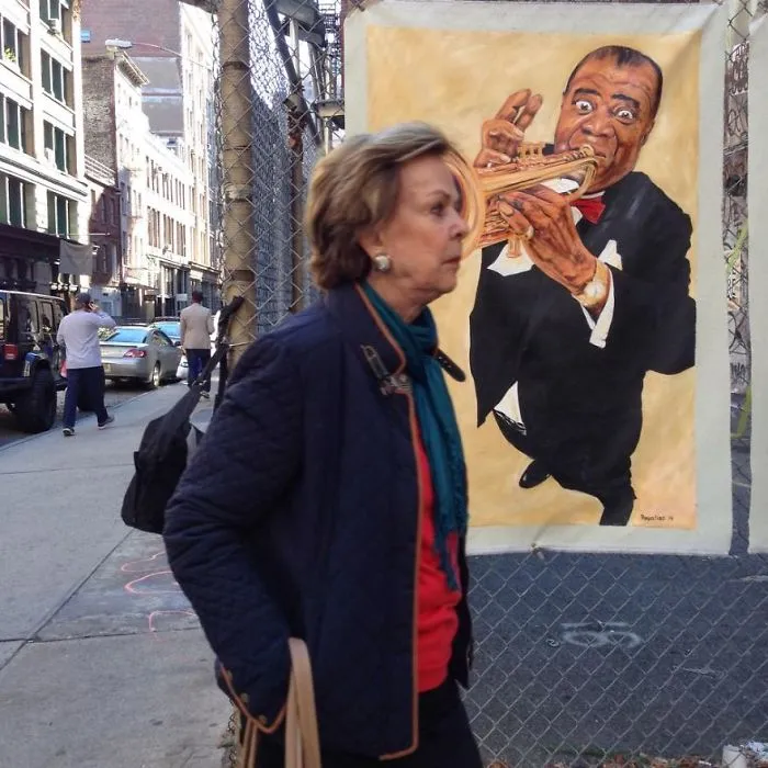 191 Perfectly Timed Street Photography Shots That Show Timing Is Everything