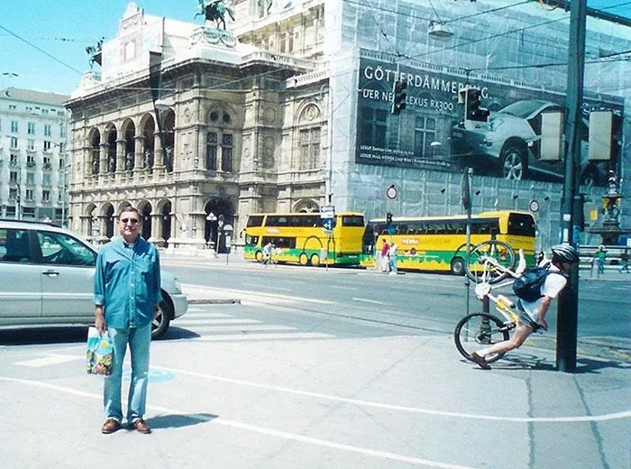 191 Perfectly Timed Street Photography Shots That Show Timing Is Everything