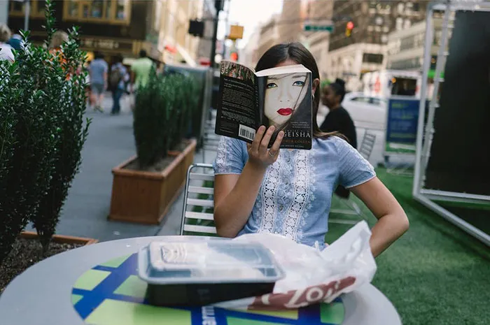 191 Perfectly Timed Street Photography Shots That Show Timing Is Everything