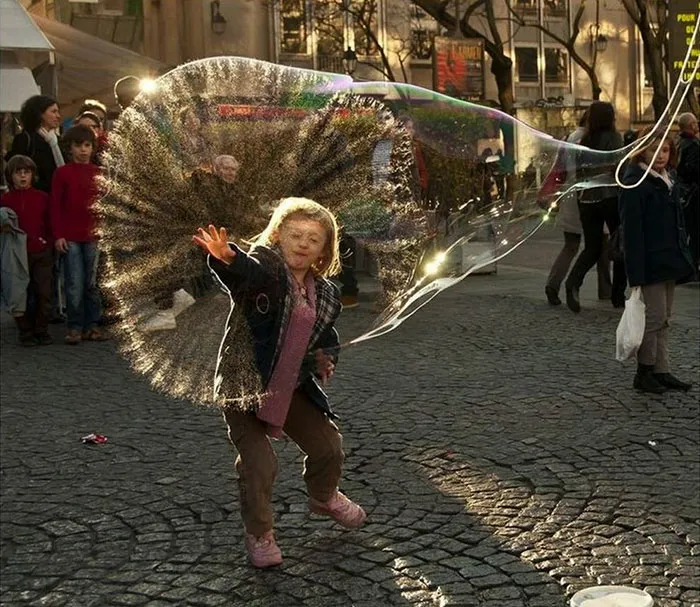 191 Perfectly Timed Street Photography Shots That Show Timing Is Everything