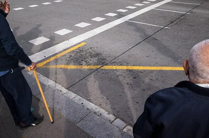 191 Perfectly Timed Street Photography Shots That Show Timing Is Everything