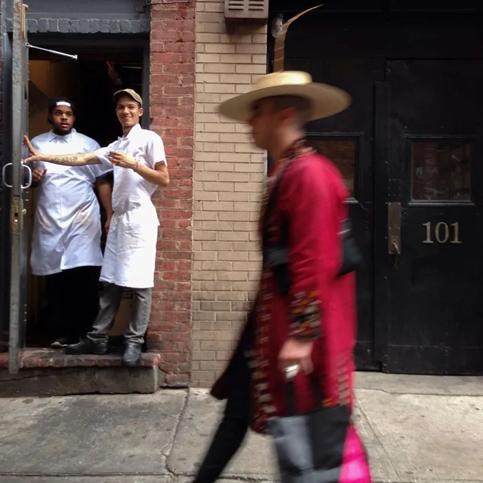 191 Perfectly Timed Street Photography Shots That Show Timing Is Everything