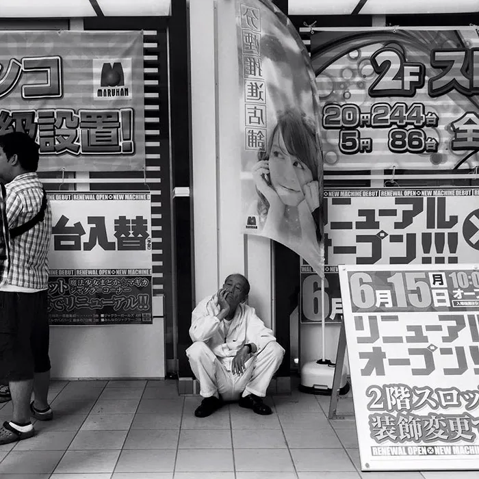 191 Perfectly Timed Street Photography Shots That Show Timing Is Everything