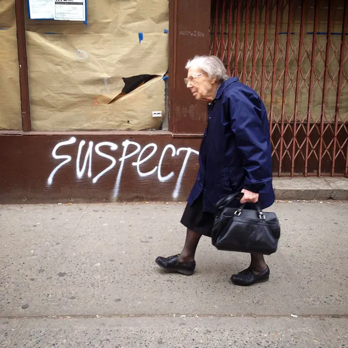 191 Perfectly Timed Street Photography Shots That Show Timing Is Everything