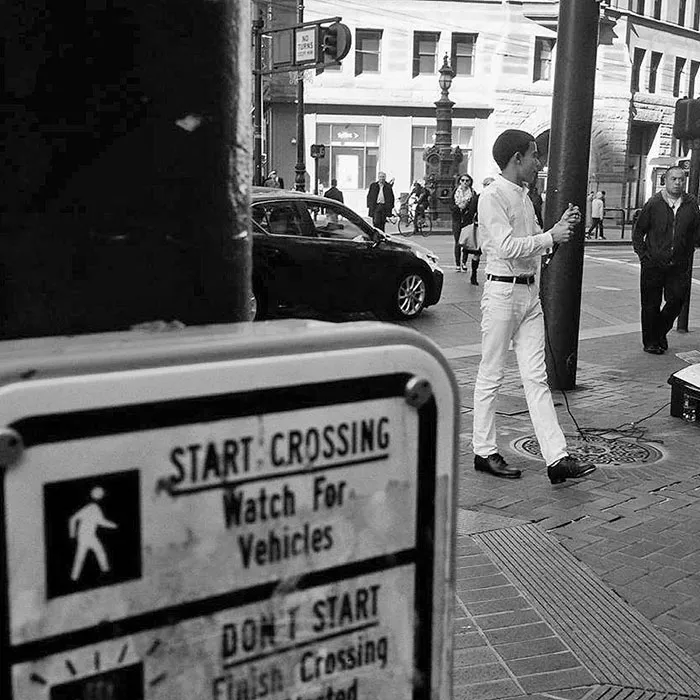 191 Perfectly Timed Street Photography Shots That Show Timing Is Everything