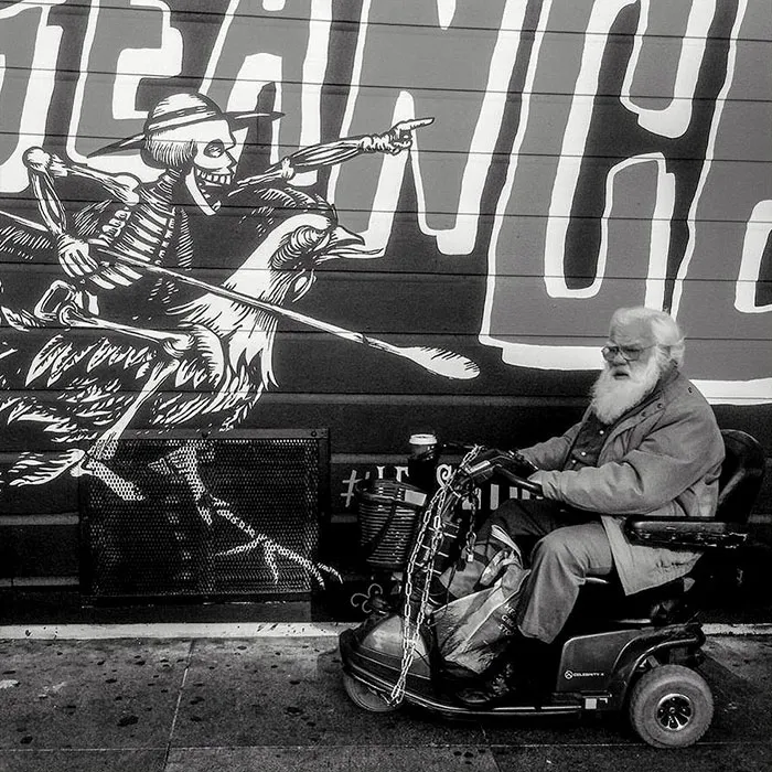 191 Perfectly Timed Street Photography Shots That Show Timing Is Everything