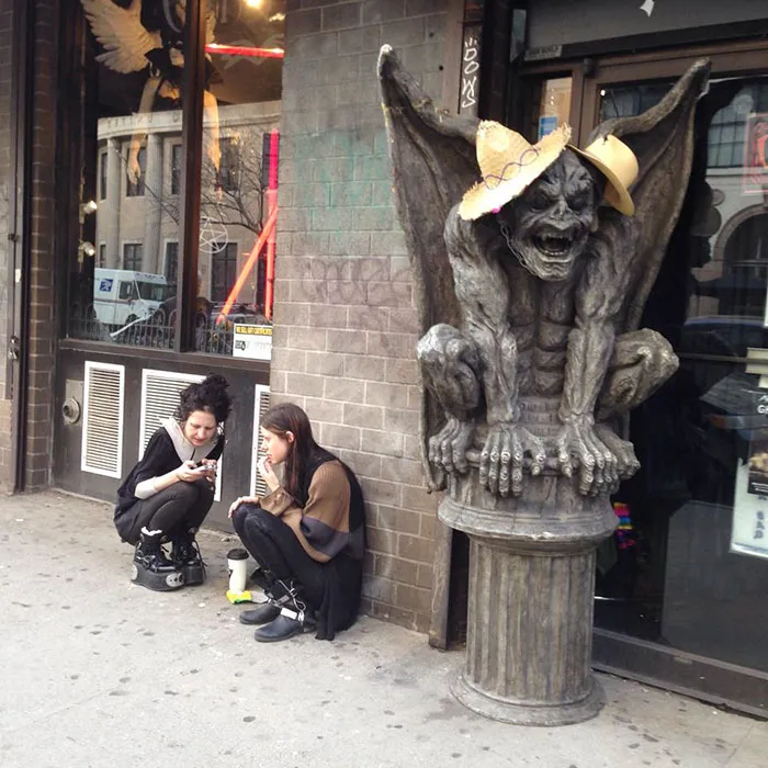 191 Perfectly Timed Street Photography Shots That Show Timing Is Everything