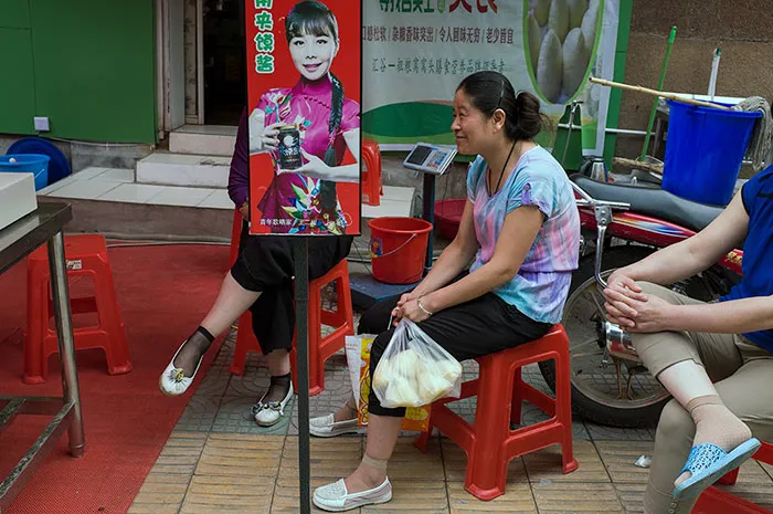 191 Perfectly Timed Street Photography Shots That Show Timing Is Everything
