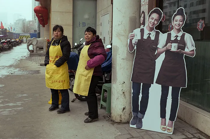 191 Perfectly Timed Street Photography Shots That Show Timing Is Everything