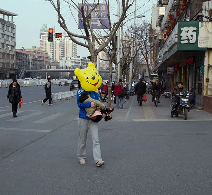 191 Perfectly Timed Street Photography Shots That Show Timing Is Everything