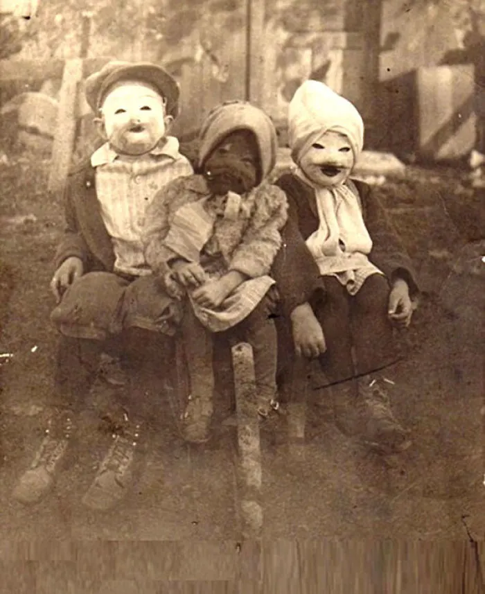 122 Vintage Halloween Costumes That Will Scare You To Death