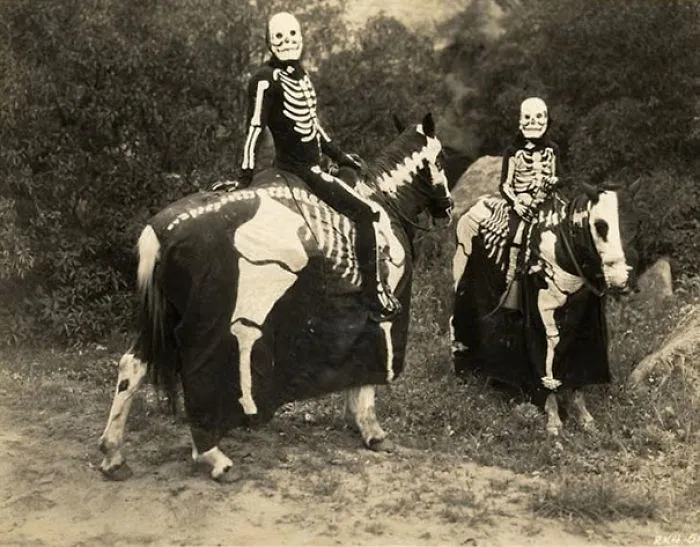122 Vintage Halloween Costumes That Will Scare You To Death