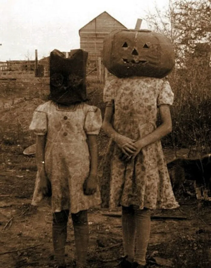 122 Vintage Halloween Costumes That Will Scare You To Death