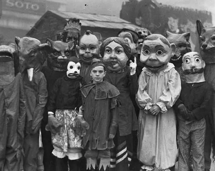 122 Vintage Halloween Costumes That Will Scare You To Death
