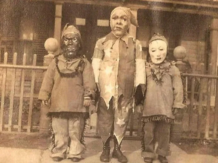 122 Vintage Halloween Costumes That Will Scare You To Death