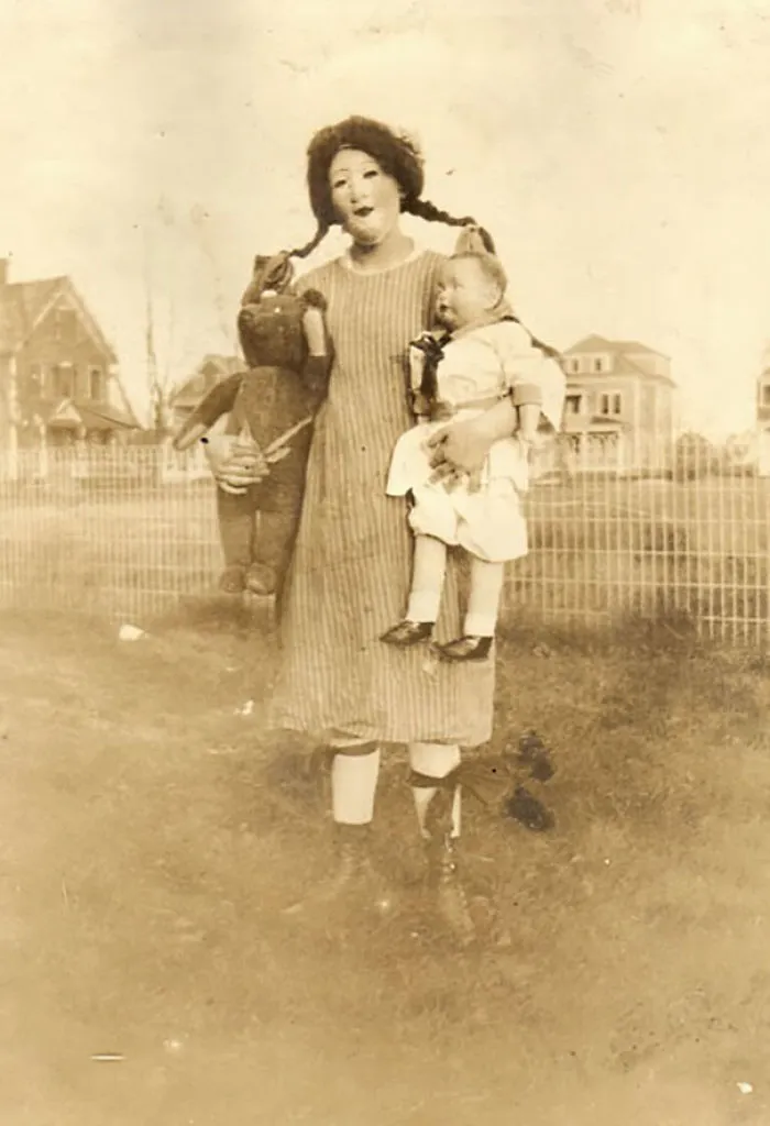 122 Vintage Halloween Costumes That Will Scare You To Death
