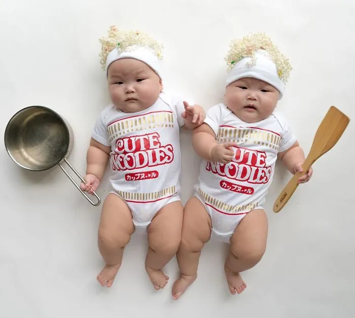 These Miracle Momo Twins Have The Cutest Matching Outfits Ever