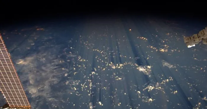 Astronaut's Tweets From Space Show That It's The Best Job In The World (119 Pics)