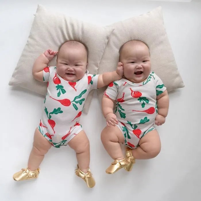 These Miracle Momo Twins Have The Cutest Matching Outfits Ever