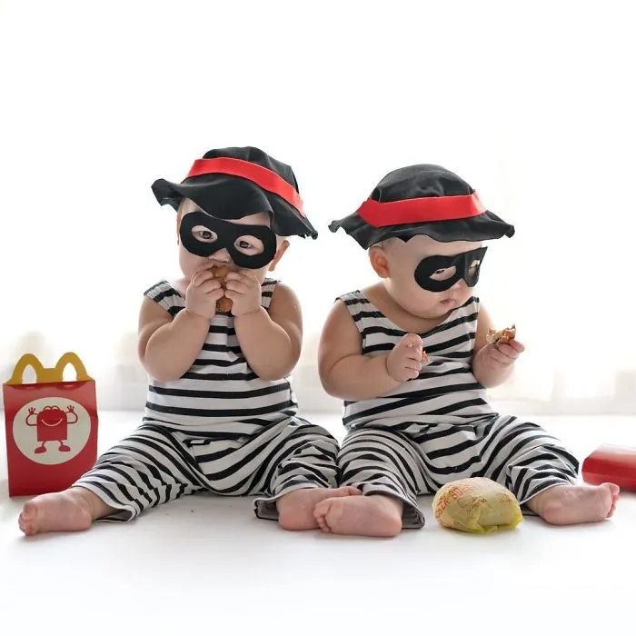 These Miracle Momo Twins Have The Cutest Matching Outfits Ever