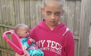 7-Year-Old Girl Dresses As “Exhausted Mom” For Halloween And Wins The Internet