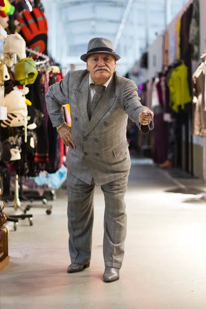 Every Morning, 86-Year-Old Tailor Goes To Work In Different Outfit, Photographer Spends 3 Years Capturing It