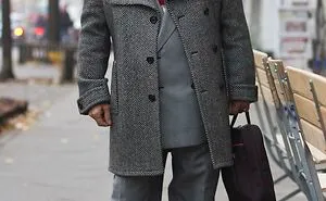 Every Morning, 86-Year-Old Tailor Goes To Work In Different Outfit, Photographer Spends 3 Years Capturing It