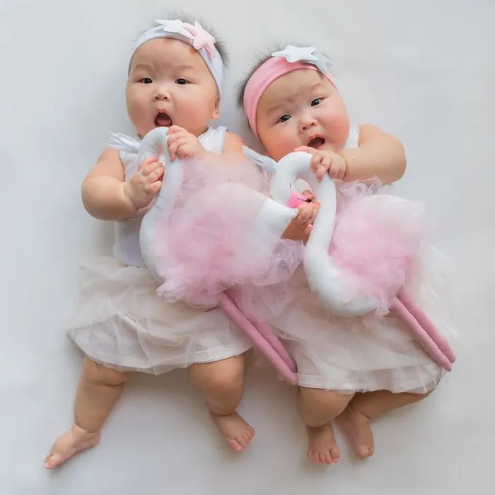 These Miracle Momo Twins Have The Cutest Matching Outfits Ever