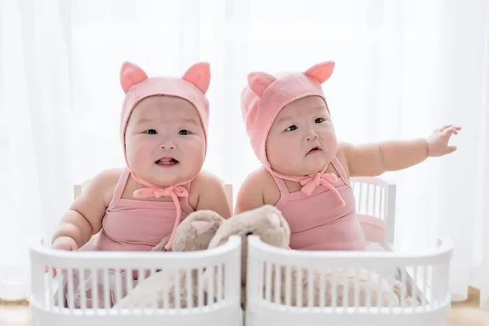 These Miracle Momo Twins Have The Cutest Matching Outfits Ever