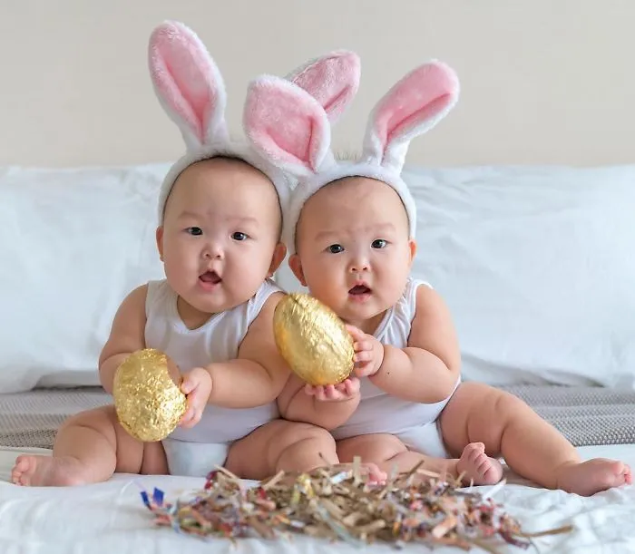 These Miracle Momo Twins Have The Cutest Matching Outfits Ever