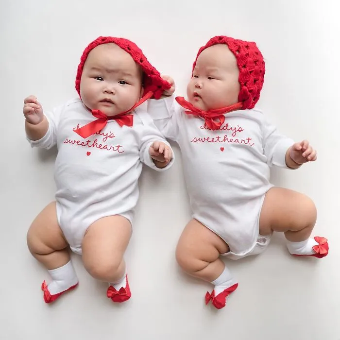 These Miracle Momo Twins Have The Cutest Matching Outfits Ever