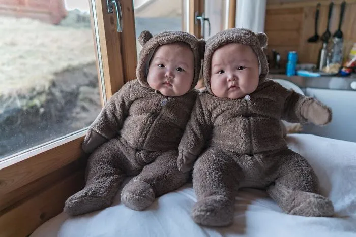 These Miracle Momo Twins Have The Cutest Matching Outfits Ever