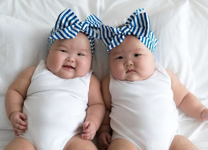 These Miracle Momo Twins Have The Cutest Matching Outfits Ever