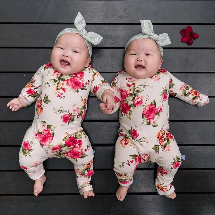 These Miracle Momo Twins Have The Cutest Matching Outfits Ever