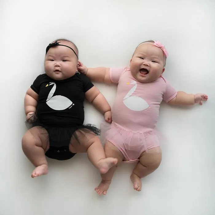 These Miracle Momo Twins Have The Cutest Matching Outfits Ever