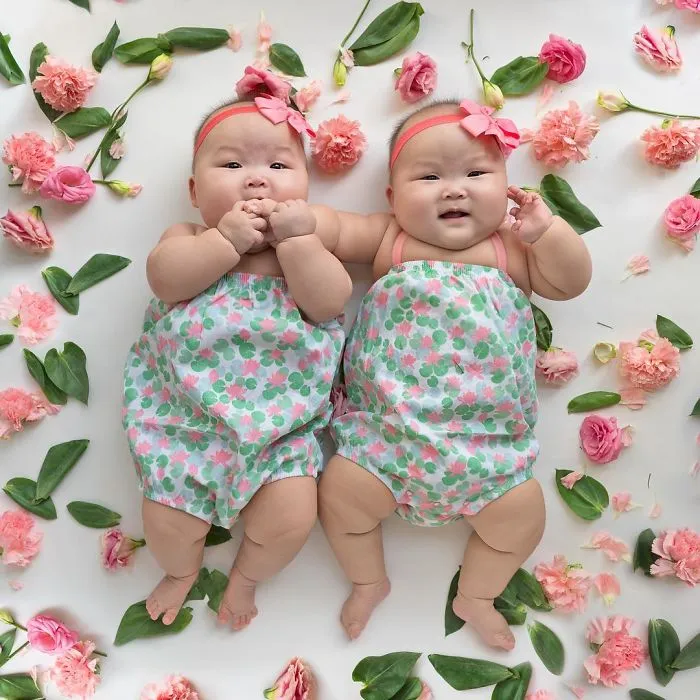 These Miracle Momo Twins Have The Cutest Matching Outfits Ever
