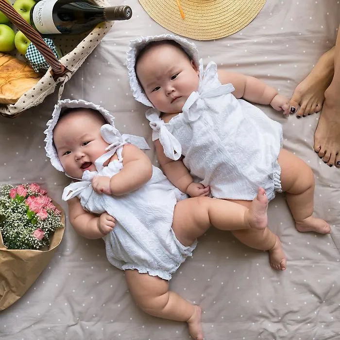 These Miracle Momo Twins Have The Cutest Matching Outfits Ever